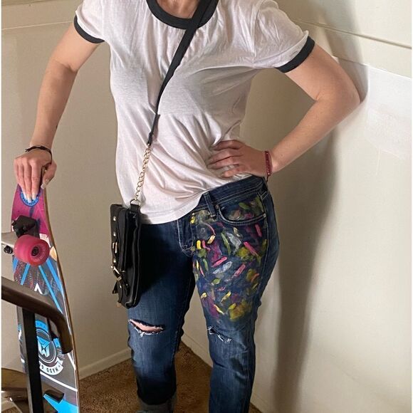 Medium White and Black Classic Chaser Tee - Picture 4 of 8